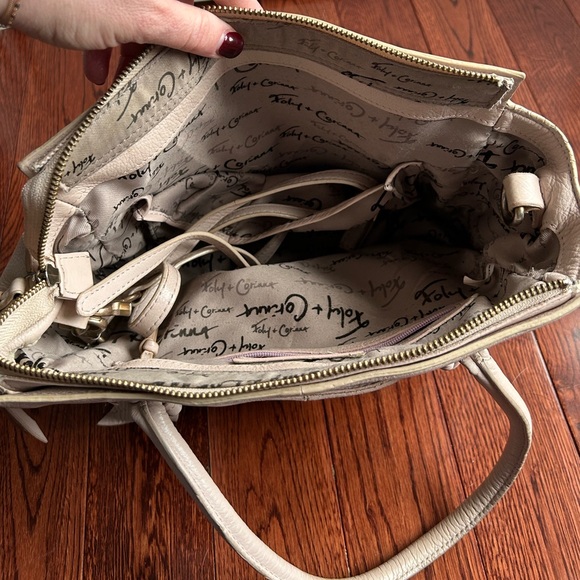 GUC Foley + Corinna satchel - Picture 3 of 9